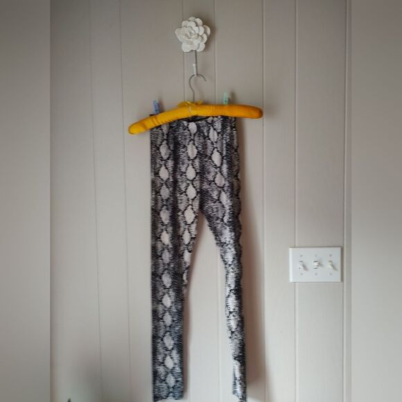 Black and White Snake Patterned Stretch Leggings Medium - Picture 4 of 6